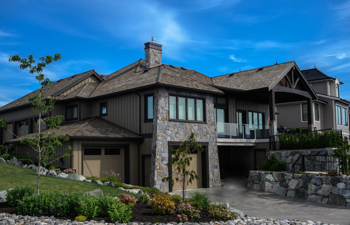 Arbutus Fieldstone works best on larger projects such as exterior walls and facades. It is especially suited for more traditional craftsman style or rustic log homes, but can add value and beauty to any style home. 

Learn more ow.ly/grau50uUsJM

#k2stone #home #exterior