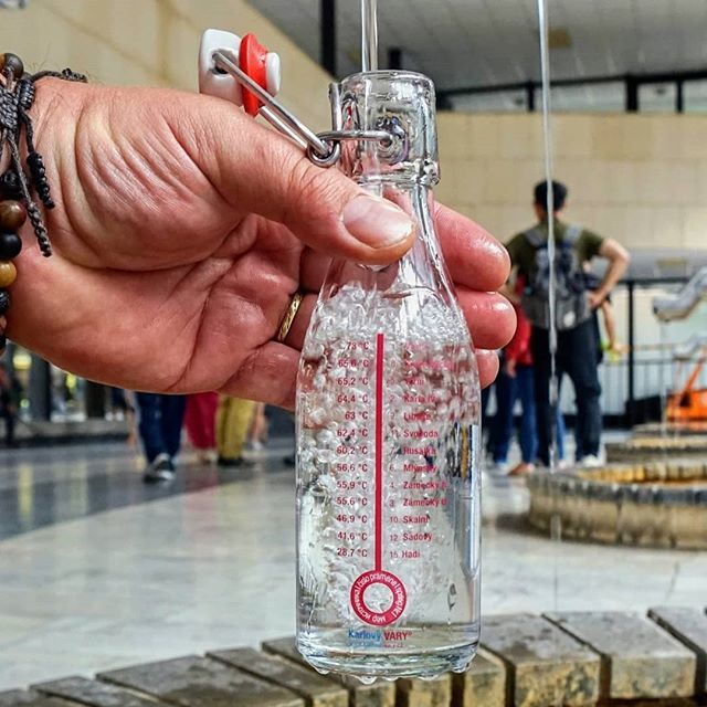 michalnagr's tweet photo. Prameny jsme ochutnali, ale přeci jen jsme rádi, že letošní festival si vzal pod patronát @pilsner.urquell
#kviff #karlovyvary #film #filmfestival #kolonada #vary #prameny #plzen #pivo #beer #prazdroj #dvanactka https://t.co/0ELJl8ksvd https://t.co/Bs6wf1ZZHq