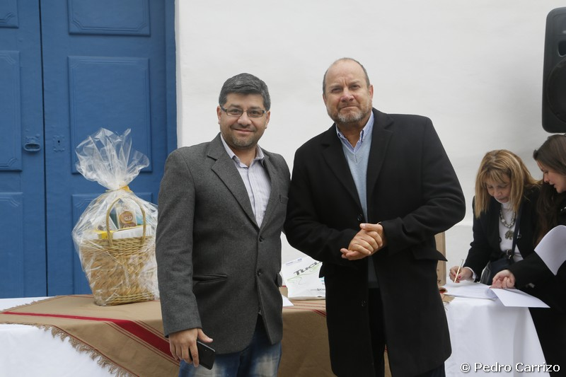 ATAVyT presente en el recibimiento del Primer Turista en Casa Histórica, invitados por la Municipalidad de San Miguel de Tucumán. Acompañamos a la familia con obsequios. Asistieron a la recepción, Prof. Fernando Hugo Mignone, presidente y el Sr. Daniel Peralta, secretario electos