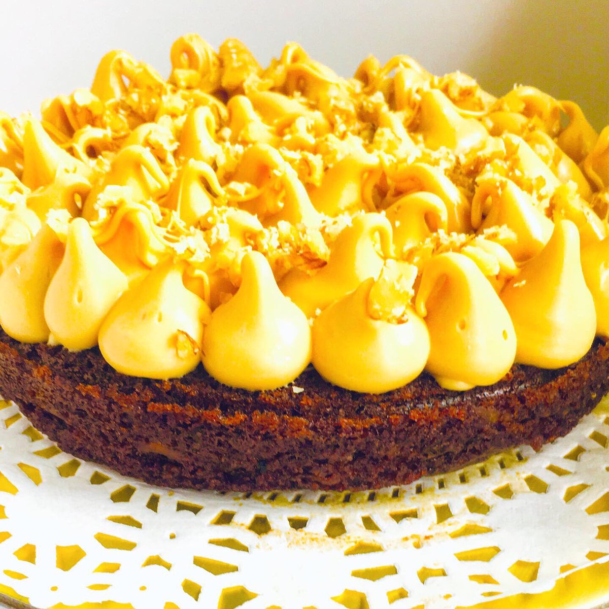 shirenepastries's tweet photo. Looking for a vegan treat? Vegan Cake - Date Walnut Cake topped with Salted Coconut Caramel
#vegan #vegancake #veganicing #datecake #walnutcake #cake #datewalnutcake #saltedcaramel #coconutcaramel #healthy #pastry #sweets #desserr #patisserie #Singapore #Shirenepatisserie  #treat https://t.co/FsRqiggpmo