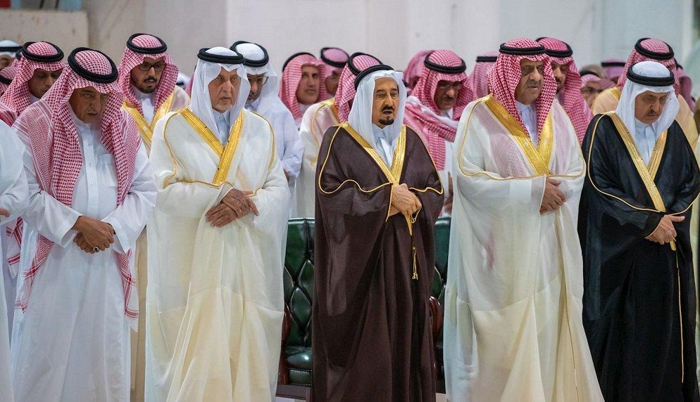 EduTechno21's tweet photo. إنا لله وإنا إليه راجعون 
نسأل المولى أن يمنَّ على الفقيدة الوالدة #الجوهره_بنت_عبدالعزيز_بن_مساعد بالرحمة والمغفرة، وعظّم الله أجر #الأمير_سعود_بن_نايف و #الأمير_محمد_بن_نايف 
اللهم أكرم نزلها ووسع مدخلها وأغسلها بالماء والثلج والبردواجمع ذريتها بها في جنّات نعيمك يا حي ياقيوم https://t.co/uytYF9Lmgi