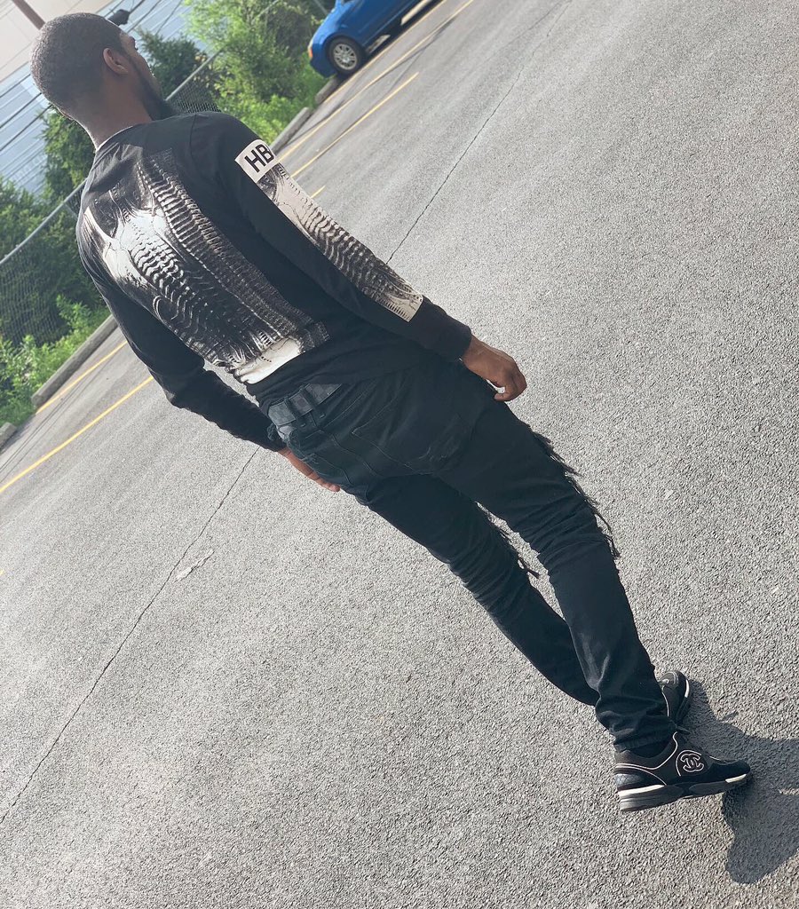 Daplugg___'s tweet image. Kickin shit in new Chanel, Drippin all the puddles💦