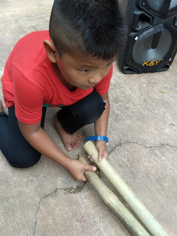 SalaMonkeyKep's tweet photo. Our students are learning how to perform the traditional bamboo stick dance. #Cambodia #dance #arts https://t.co/tYBdSURXYI
