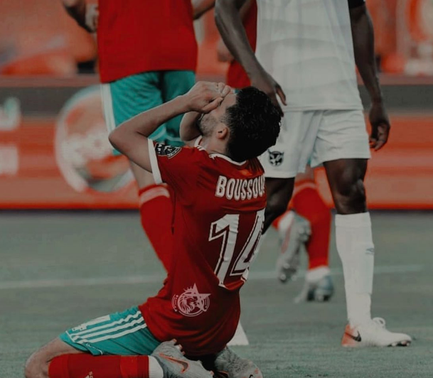 MaghribiaMAR's tweet photo. شكرا لهاد سيد لي كيتقاتل فالتيران على المغرب 🇲🇦 مكتابش نفرحو معاه باللقب و لكن حنا فرحانين بيه و يستاهل أحسن لاعب في جوج مباريات. شكرا مبارك بوصوفة 🇲🇦🇲🇦🇲🇦🇲🇦🇲🇦
#Boussoufa #dimamaghrib #المغرب_البنين https://t.co/BW9xgz8FDA