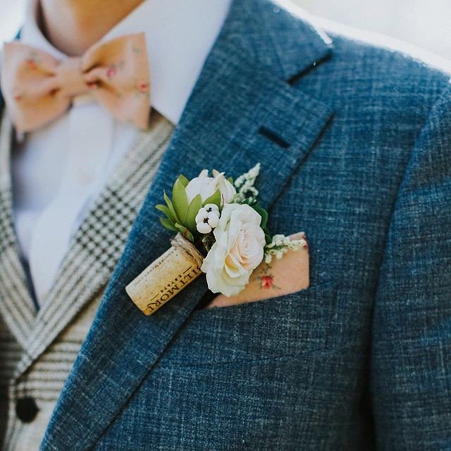 KateSaidYes's tweet photo. Another stunner from Lauren's amazing wedding day!  We loved making these custom wine cork boutonnieres for her.  Wedding flowers by Kate Said Yes Weddings, photography by @lajarrett_photography https://t.co/yjDYT0jeQY