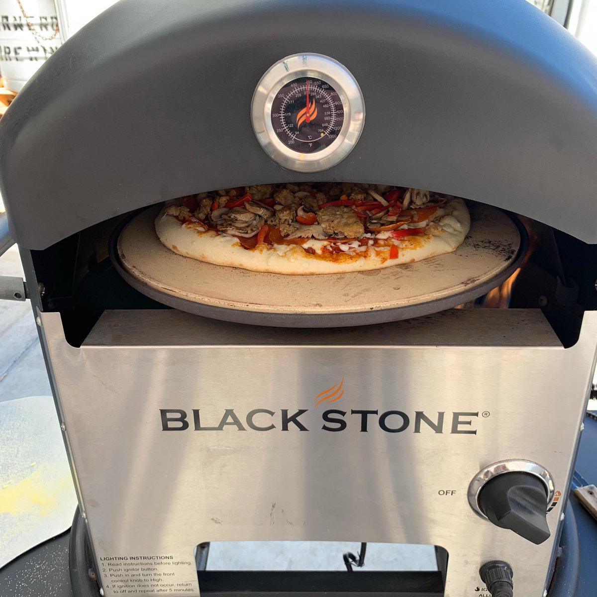 Friday’s at #Stumblefootbrew means beer and pizza. Come on down and grab a delish pie from #goldencoastpizza #beerandpizza #pizzaandbeer #stumblefun #stumblebrew