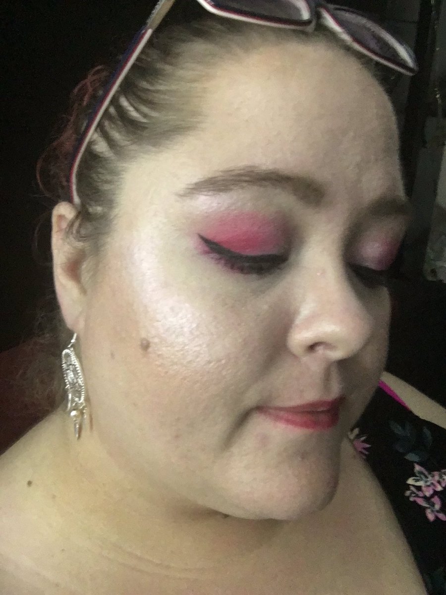 blondie_boone's tweet photo. @JeffreeStar Love this #Jawbreaker Palette. I have all the others, but this one is so much fun. Used shades #Cherrywet #Snack #Goodmorning and #Bubblegum today. Also used #pinkchill for my highlight today. My #Cherrywet liquid lipstick is faded after eating some bomb calamari. 😆 https://t.co/U6Kjc5PxGI