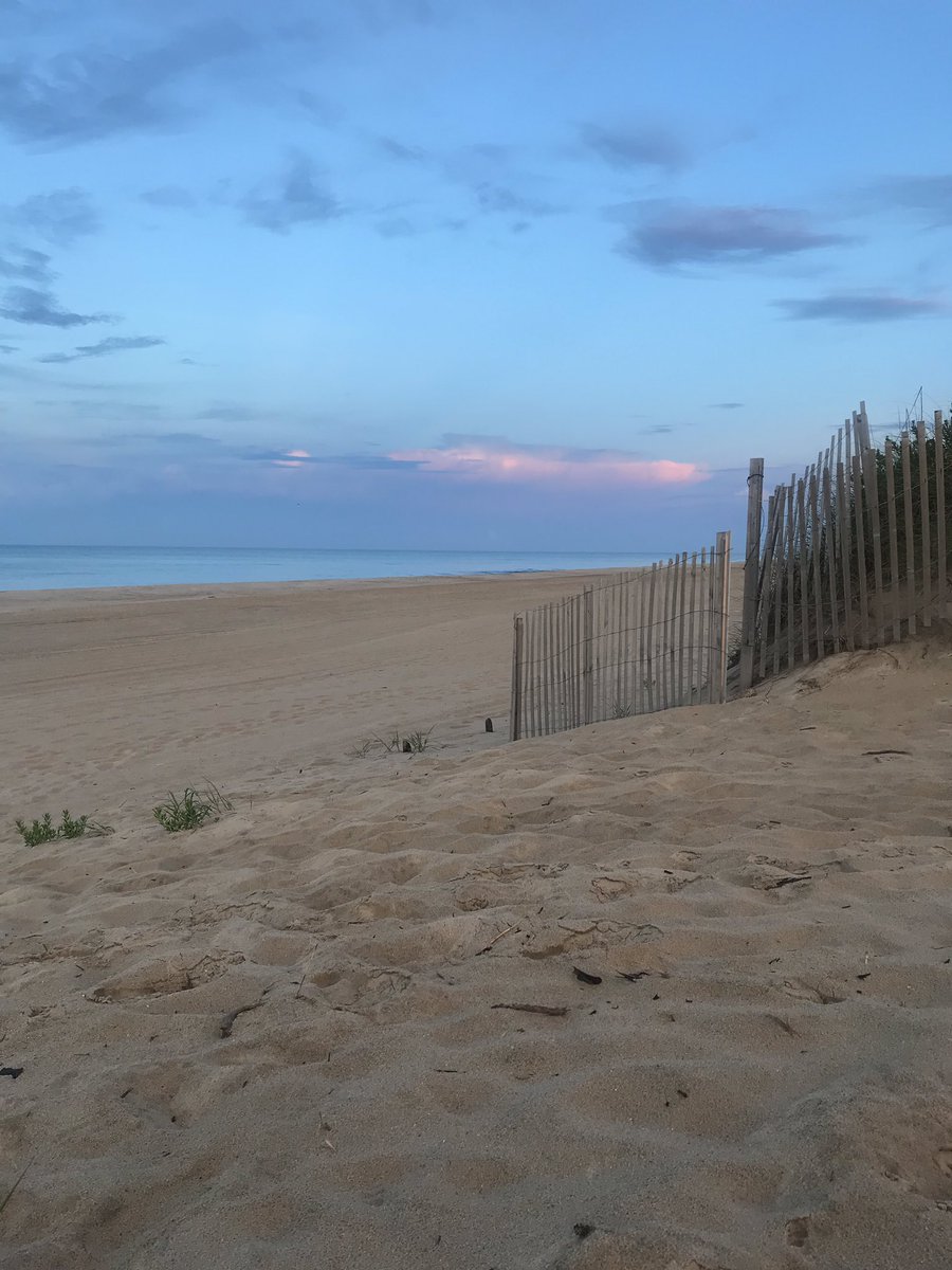 JimWhitehead23's tweet photo. Great night at Nags Head. #itsbeachtime https://t.co/0Ki9NKEmjw