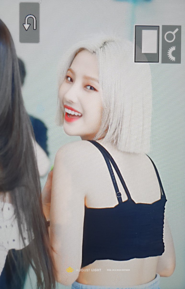august_light826's tweet photo. 190706 ICN 출국

😆
#전소연 #소연 #soyeon
#여자아이들 #G_I_DLE https://t.co/Tbf7Vs7vkQ