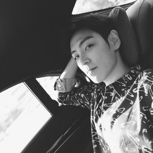 dindaissyy's tweet photo. my alien is back!💛
#VIPSelcaDay 
#LongTimeNoSeeTOP https://t.co/yvlm8rPann