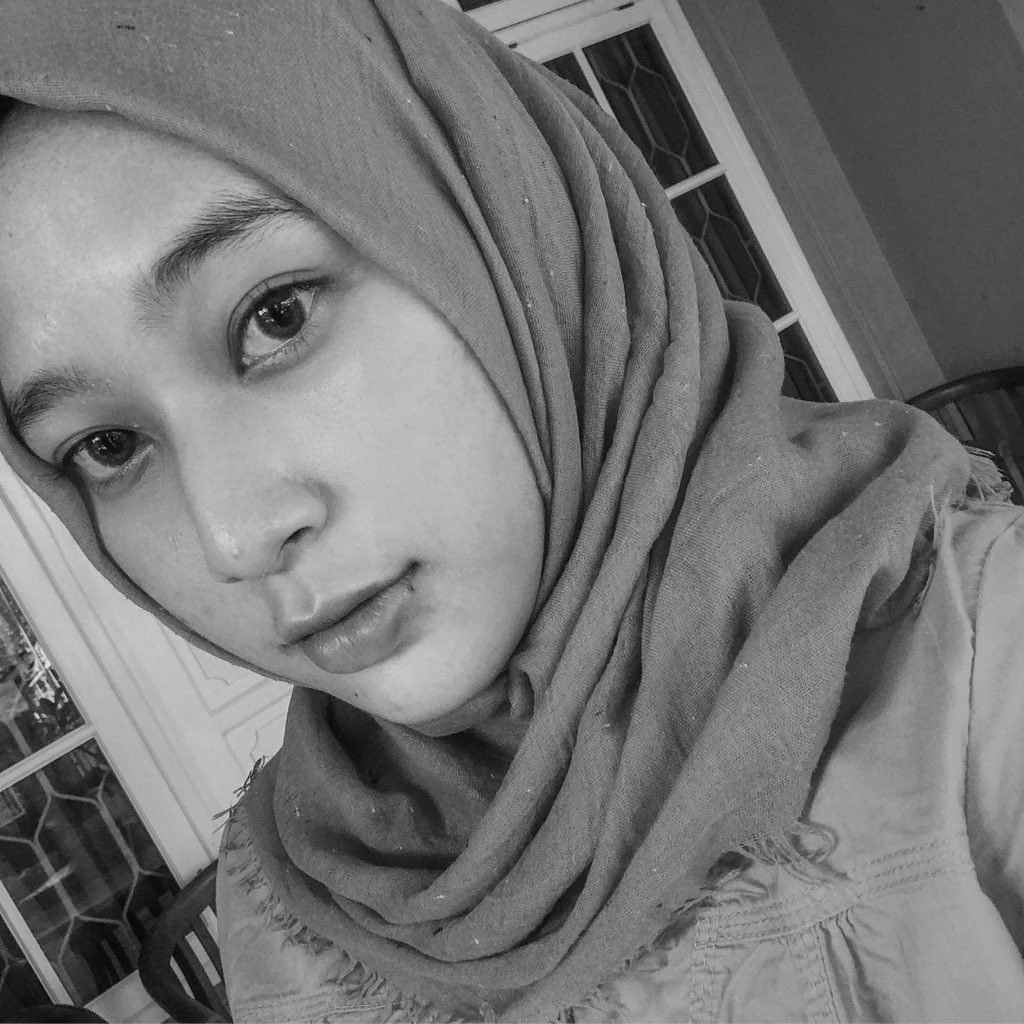 dindaissyy's tweet photo. my alien is back!💛
#VIPSelcaDay 
#LongTimeNoSeeTOP https://t.co/yvlm8rPann