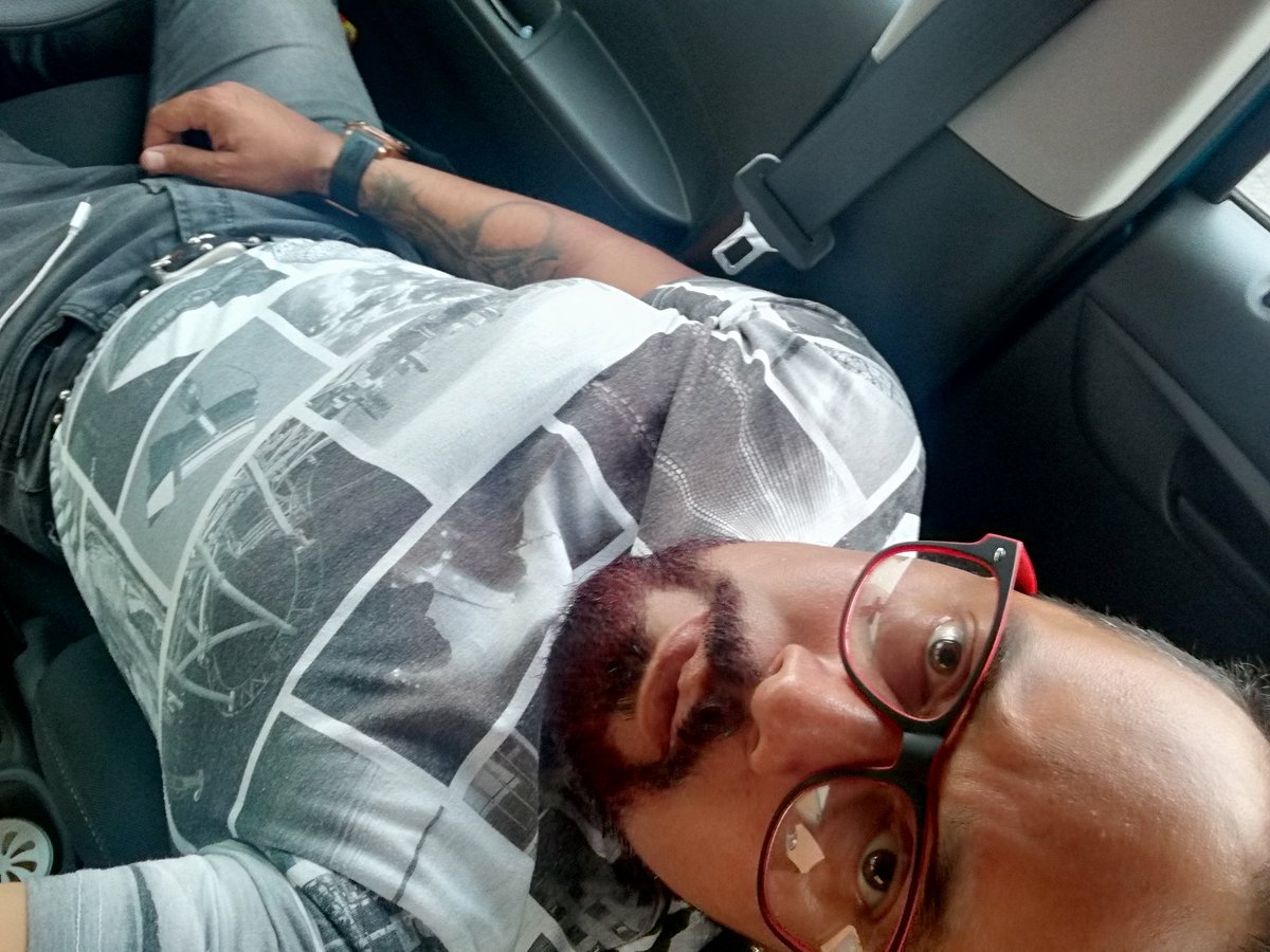 Metepec1301's tweet photo. Así como esperando que suene el teléfono para un servicio... Pues así... Que ladilla jajaja #uberVIP #ubergay https://t.co/iZkI3vCVjZ