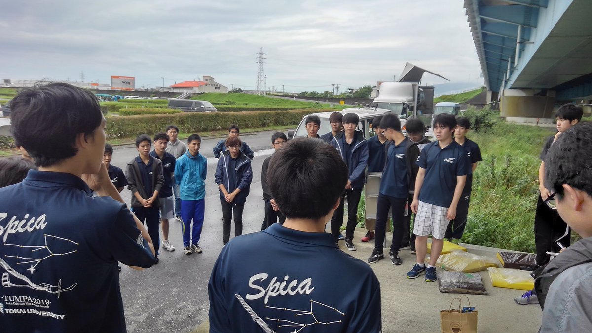 TUMPAbirdman's tweet image. 不安定な天候の中でなんとか機体の組み立てを完了し、テストフライトを4本行うことができました！

現在はミーティングを行い、休憩後に撤収作業に入ります
＼＼\(۶•̀ᴗ•́)۶//／／