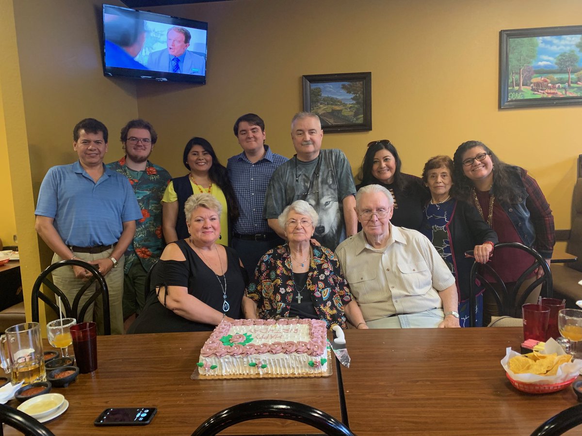 MsATriplett's tweet photo. My family ! Celebrating birthdays! #HFSummerSelfieChallenge #hfemiway #lovemyfamily https://t.co/eLWeZHPFuq