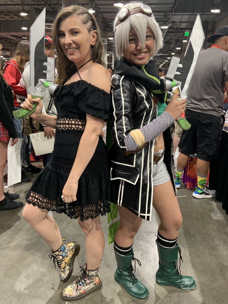 migaburritos's tweet photo. Fie got to meet Fie @SoCassandra! Thank you for the autograph and photo😊! Such a pleasure meeting you 🤩 @AnimeExpo @NISAmerica @nihonfalcom #TrailsofColdSteel #trailsofseries https://t.co/WjjT8bqmxk
