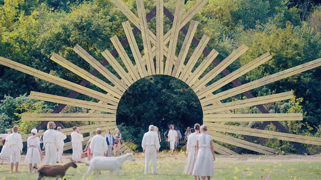 m77oz's tweet photo. Ari Aster is operating on a completely different level, #Midsommar is a genius piece of art, a mesmerizing mindtrip with an amazing performance by Florence Pugh, equally horrifying &amp; funny, it's a treat to watch, the framing, colors, editing, symbolism makes it something special. https://t.co/BLRkju5KJc