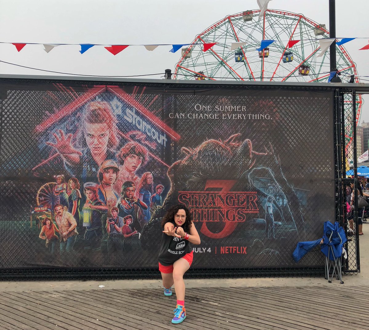 BwaySHO's tweet image. When you’re doing the #StrangersThings pose &amp;amp; realize it’s very #WaitForMeChallenge! 🎡🌹
📷: @katybethbarber