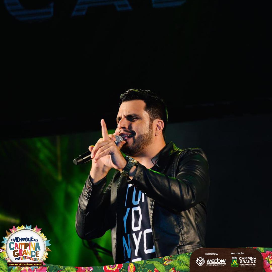 MaiorSJDoMundo's tweet photo. Hoje, eu, vocês e o Pedro Lucas temos um combinado: Vamos dançar, curtir e comemorar como se ainda tivessem 31 dias de festa, hein? Simbora que essa noite tem mais show!!🤗

#OSãoJoãoDeCampinaGrande #OMaiorSãoJoãoDoMundo🔥🔥🔥 https://t.co/3uqi625rLH