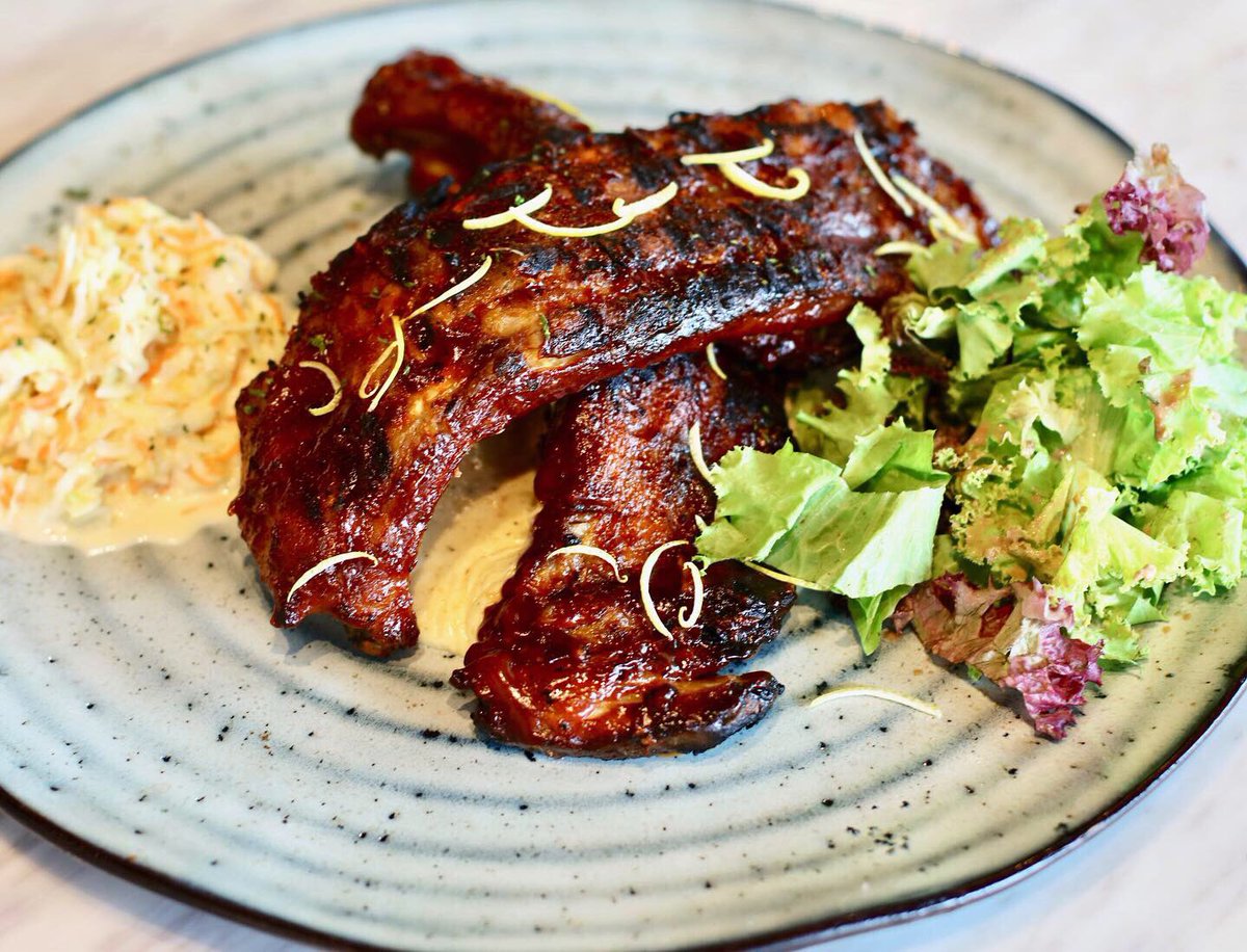missgetabout's tweet photo. This BBQ 🔥 restaurant is going to make any carnivorous' heart beat a little faster. Follow this link for some lip smacking wood fired BBQ pork ribs ⬇️:
https://t.co/z8MJPKeUye
#foodie #BBQ #meat https://t.co/sLAoXc2ED5