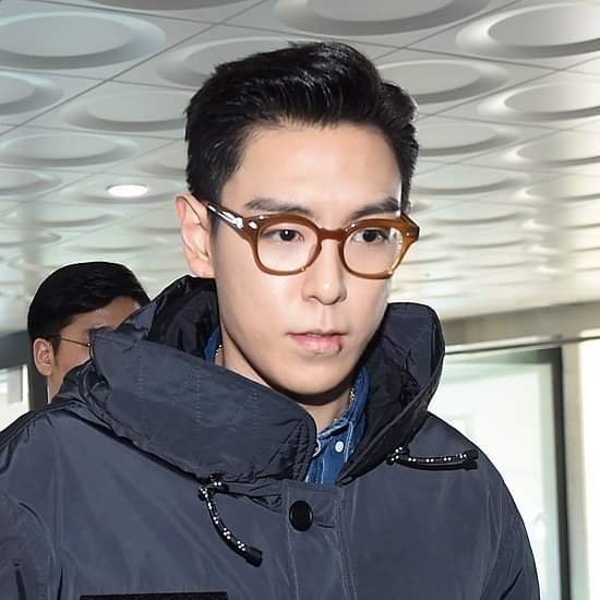sarang_he88's tweet photo. 😭 Gracias por mantenerte fuerte y sano. Nuestro primer chico regresa, a este caos de camino de flores pero te esperamos con todo el amor y vamos a protegerte. Te amo SeungHyun, me has hecho feliz tanta veces, y hoy aún más 😍🌼😭. 사랑해! So much my Tabi
#LongTimeNoSeeTOP https://t.co/G5ZVxsYvn7