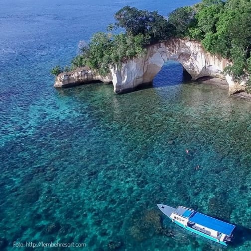 Sulawesi Utara tidak hanya punya Bunaken, tapi juga Pulau Lembeh yang indah. 

Melihat potensi keindahan pantai, resor, dan titik selamnya, pemerintah akan membangun jembatan di atas selat langsung ke daratan Kota Bitung dan nantinya terhubung ke jalan tol Manado-Bitung.
