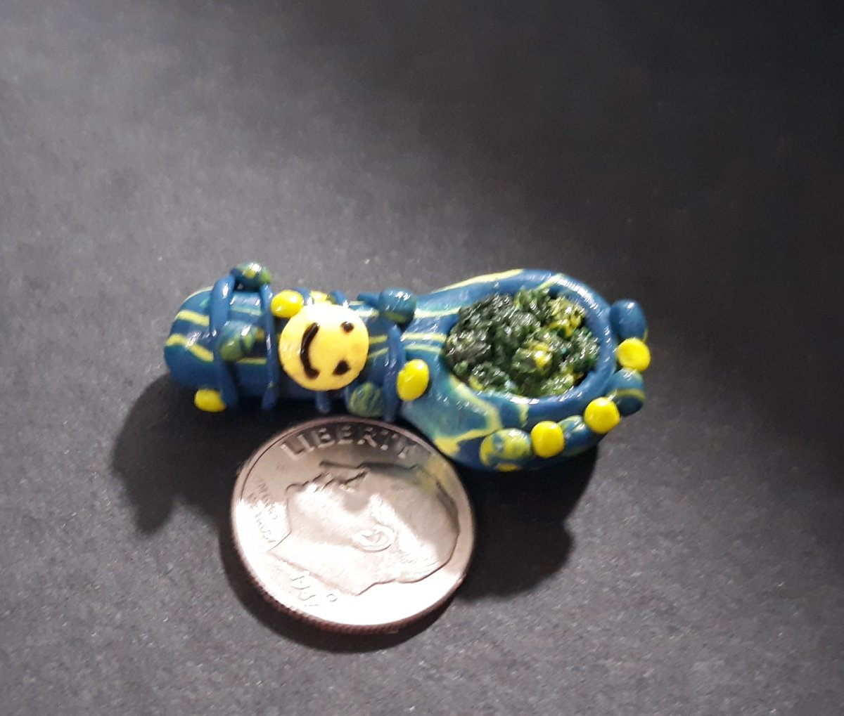 Bunnsjastreasu1's tweet photo. Smiley Face "Herbal" Pipe 
#handmademiniature #smokerslounge #myxeduplove #etsyshop #medicinalherbs #minipipe #marijuanapipe #polymerclay #fimoclay #420life #smileyface #ooak #denvercolorado #cannabis #dollhouseminiature #vapestore #swirlbowl #themedpipe
https://t.co/suBhQezx3D https://t.co/OWO8TaO9FD