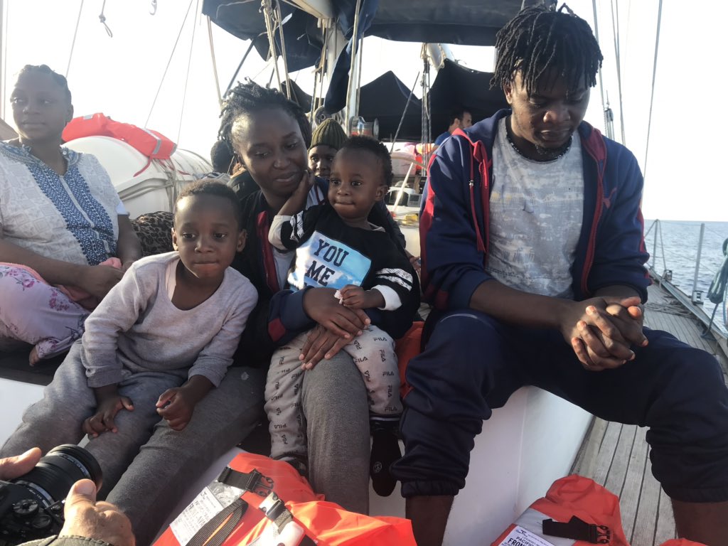 AngiKappa's tweet photo. I commenti odiosi sui giornalisti su #ong sono così prevedibili che meritano solo 1 risposta: noi dobbiamo essere dove le cose accadono. Senza occhi e senza voce anche da questa parte, mancherebbe un pezzo della storia. L’odio lo lascio a voi #AlexandCo #Mediterranea @RescueMed https://t.co/sTQwvtZYWH