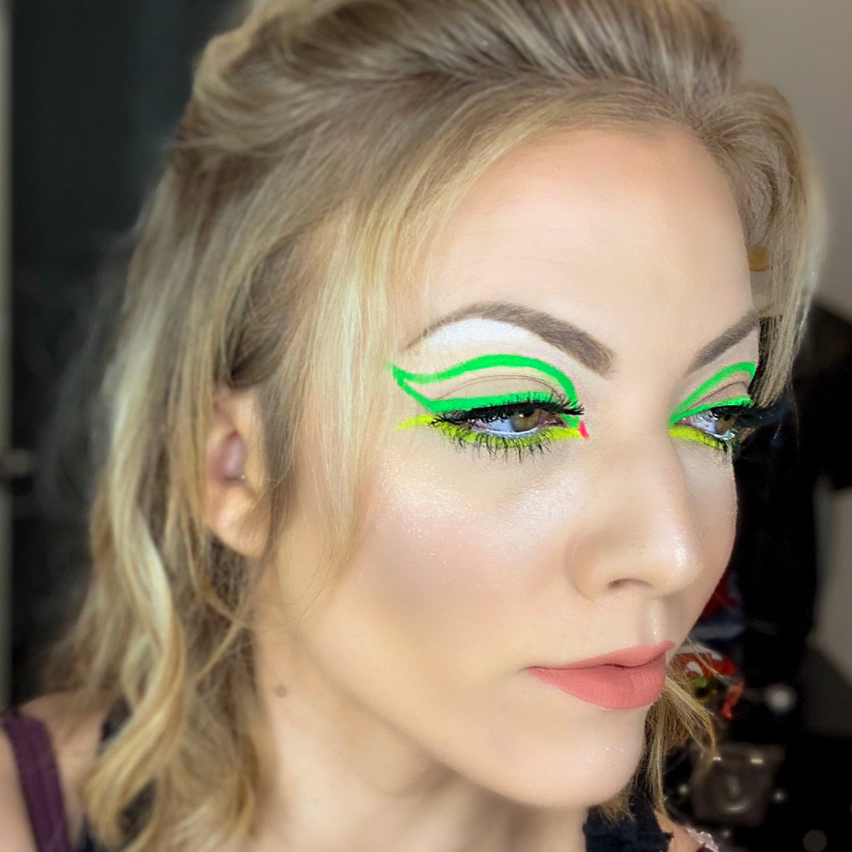 blackstarrmu's tweet photo. Laser Lights.
Neon pigments from @MyoMakeup
I also used @JeffreeStar #DiamondWet #FullyNude @ABHcosmetics @norvina1 #ContourKit
@MorpheBrushes #BrowCream
@MakeupRevUSA #Foundation
@CoverFX #Blush https://t.co/Y5SDUyBjtU