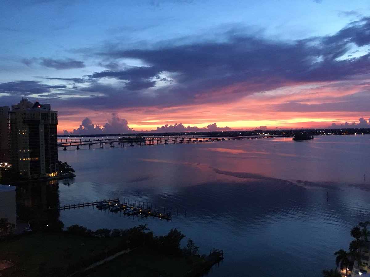 RodneyLawsonLLC's tweet image. #beautifulday #ftmeyers #ancleahandrodney