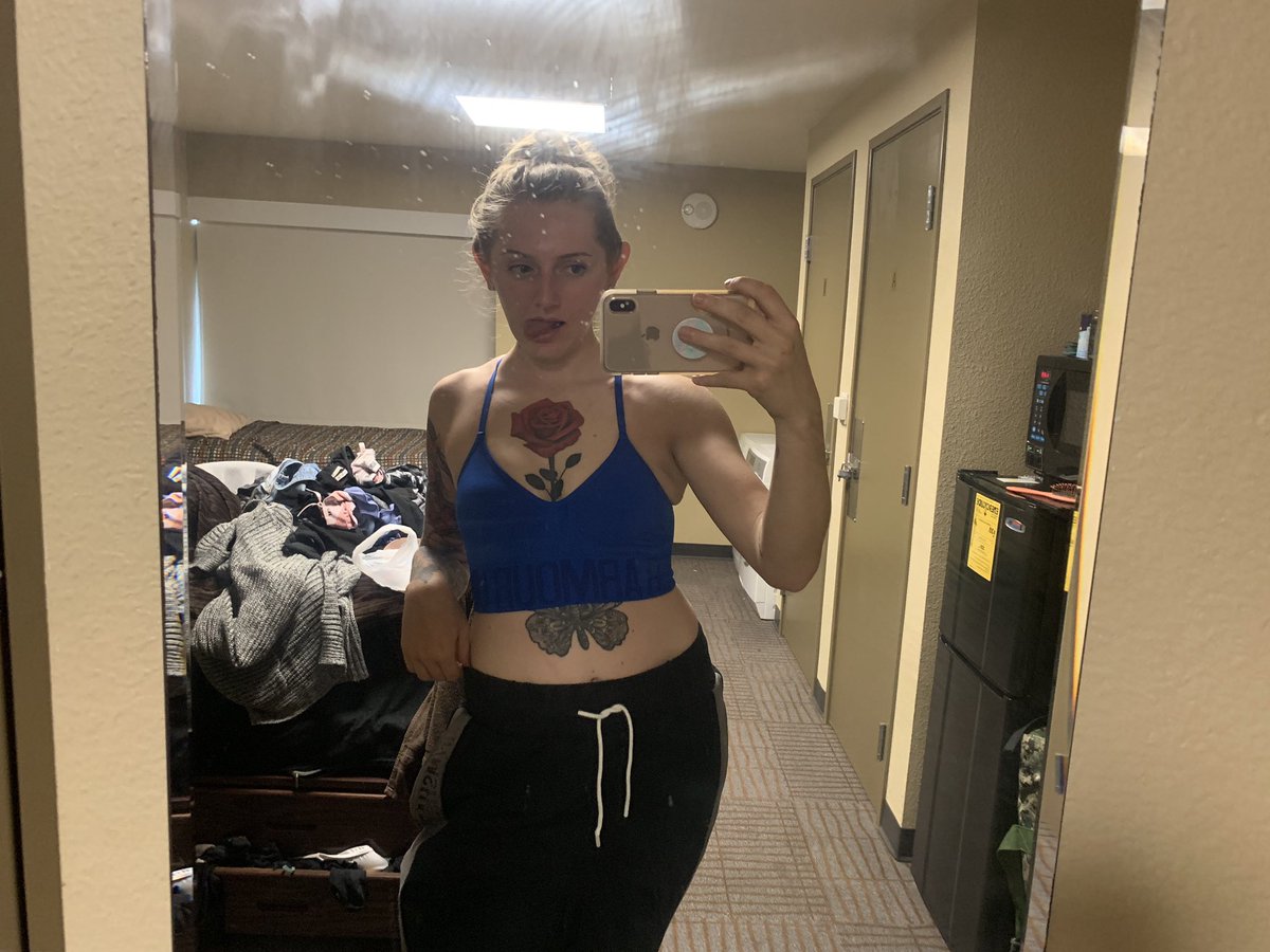 katelyn_knuth's tweet photo. Dirty mirror selfies🌀 https://t.co/aRrz6sUOyB