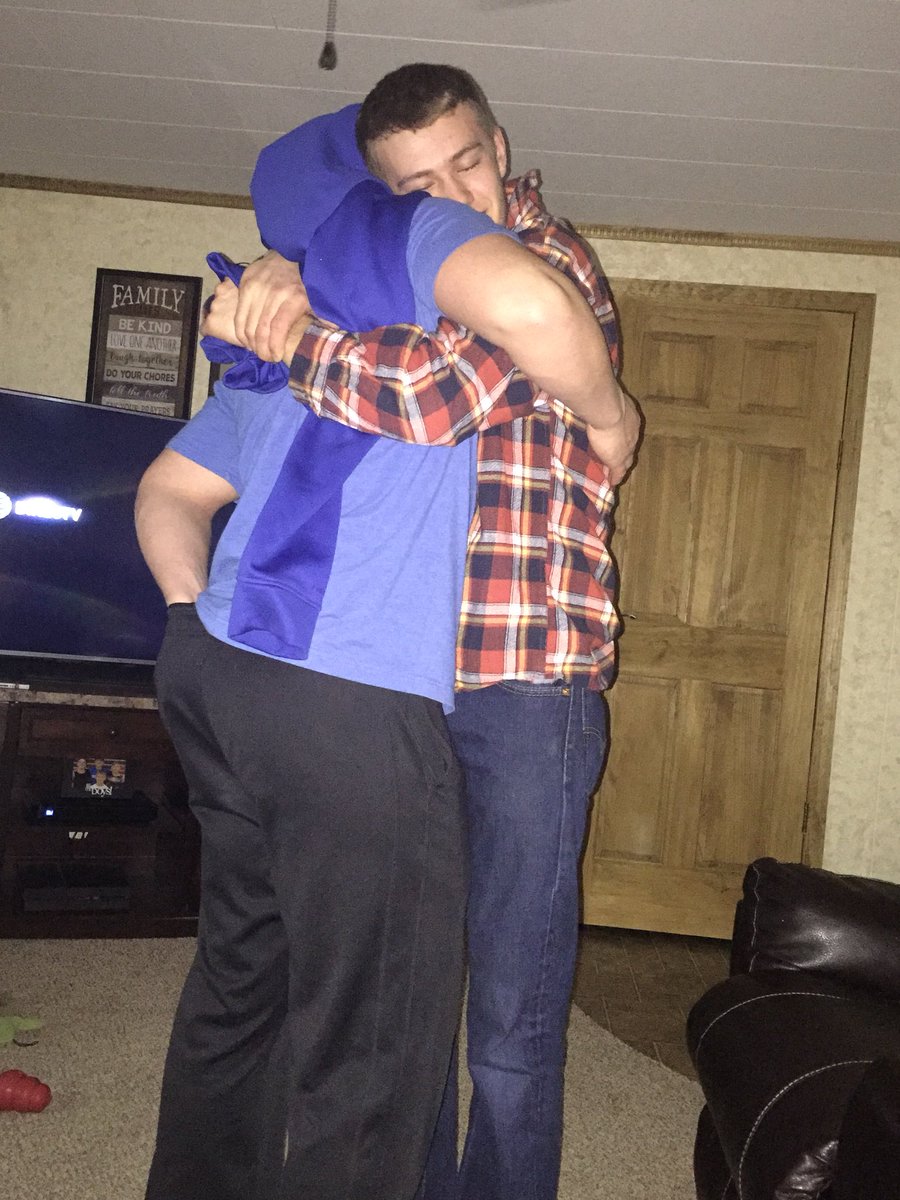 kpurd54's tweet photo. Happy Birthday Bo Duke. I miss you so much💔😭 https://t.co/KzWbGUm6At