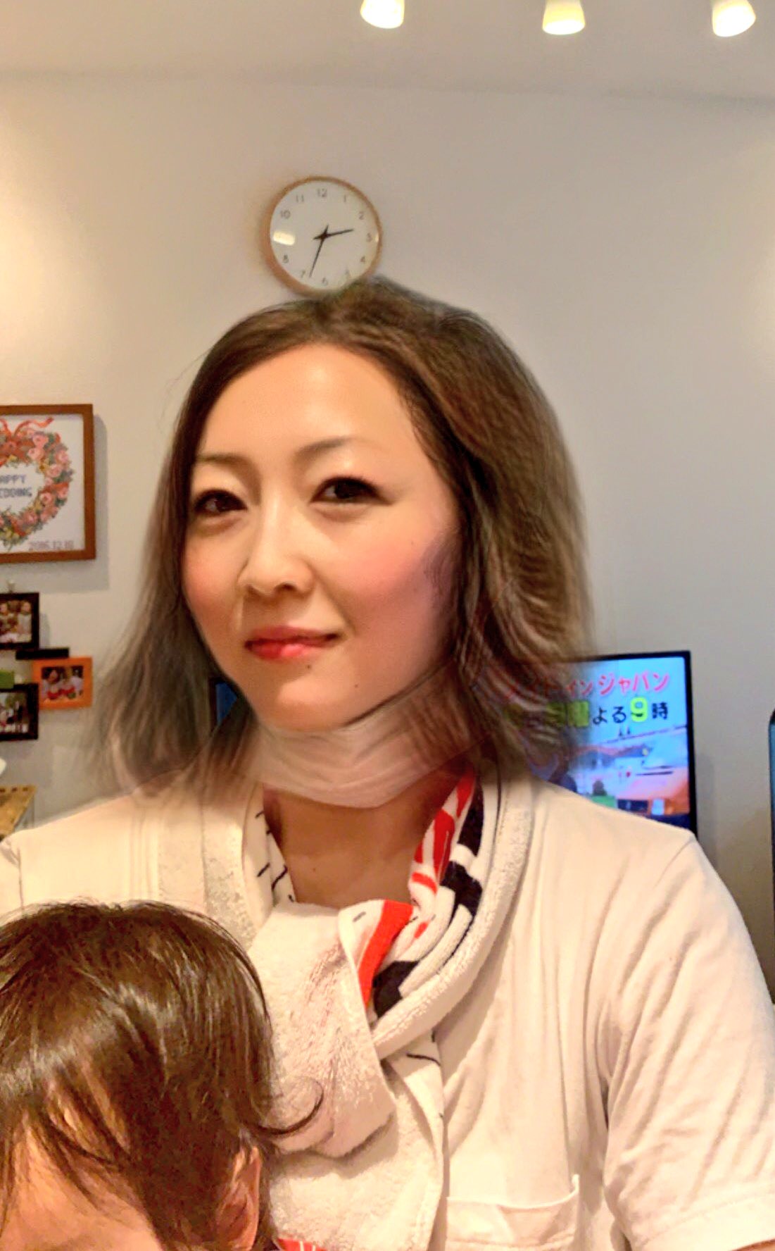狩野恵里 テレビ東京アナウンサー これだけ雨の日が続くと家の中での遊びも尽きてくる中 義理の妹ちゃんが面白いアプリを教えてくれました 撮ると自動でお化粧されたり おじさんの顔に変身したりとチビたちとキャッキャ笑いながら遊んだ末 年齢不詳な
