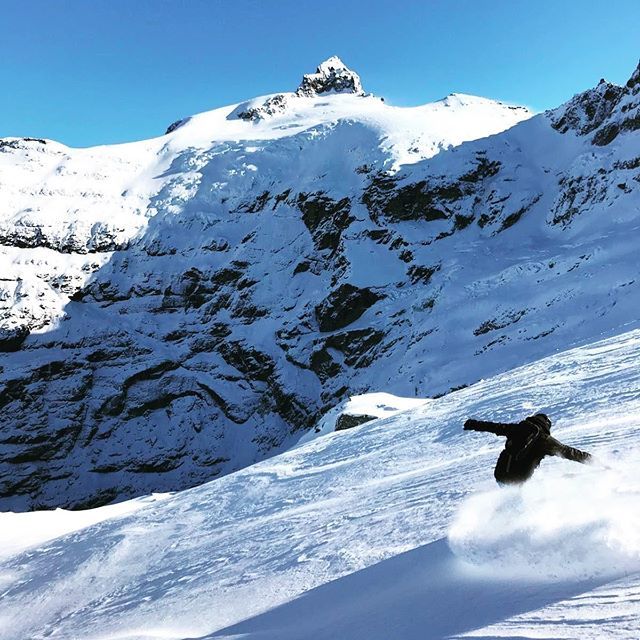 We’re rolling 🎥 A solid day 1, and we’re just getting started! Come get and get amongst it.
.
.
.
.
.
#ski #snowboarding #southernlakeshekiski #wanaka #queenstown #newzeland #heliski #purenewzelanad #skithesouth #skiing #heliboarding #skinewzealand ift.tt/2YzDl0w