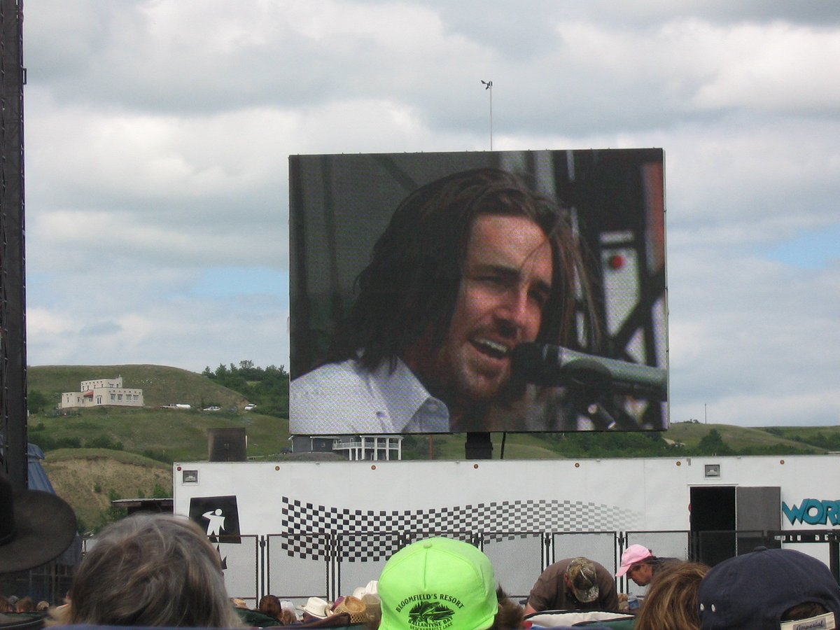 MrsD_Rod's tweet photo. Fell in love with @jakeowen in 2009 at Craven.....ridiculously excited to see him at @countrythunder next Friday #8secondride #10yearfan let's have a beer #yeehaw https://t.co/F4Y6cu4xO6