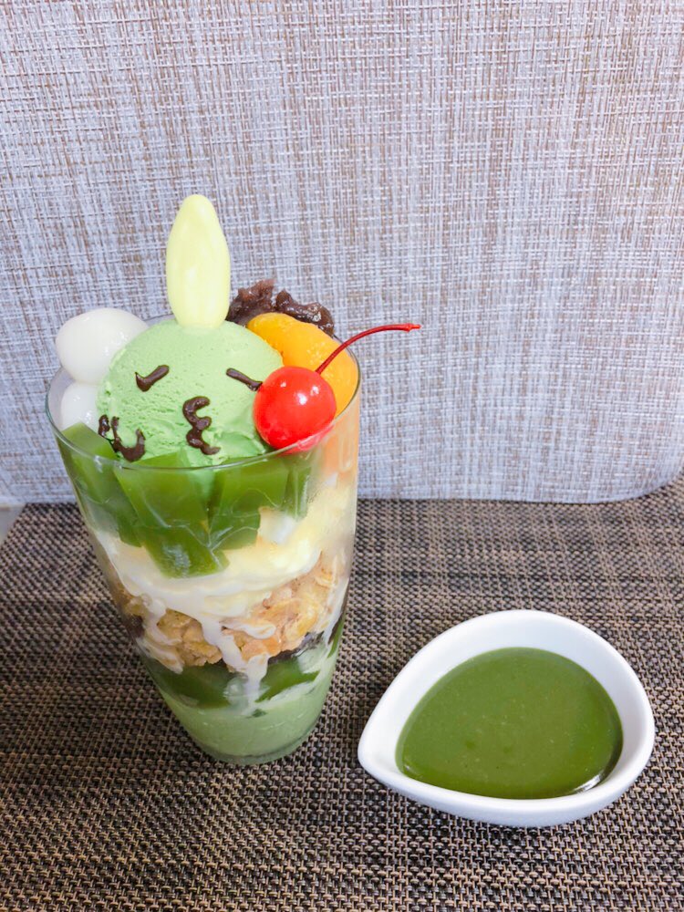組長 日常 ポケモンのお菓子第4弾 今回はゴクリンの抹茶パフェ作った アイスも作りたかったけど冷凍庫がいっぱいで断念 アイス以外は手作りで頑張りました アイス溶け気味 早速特製抹茶ソースをかけていただきます お菓子作り 抹茶