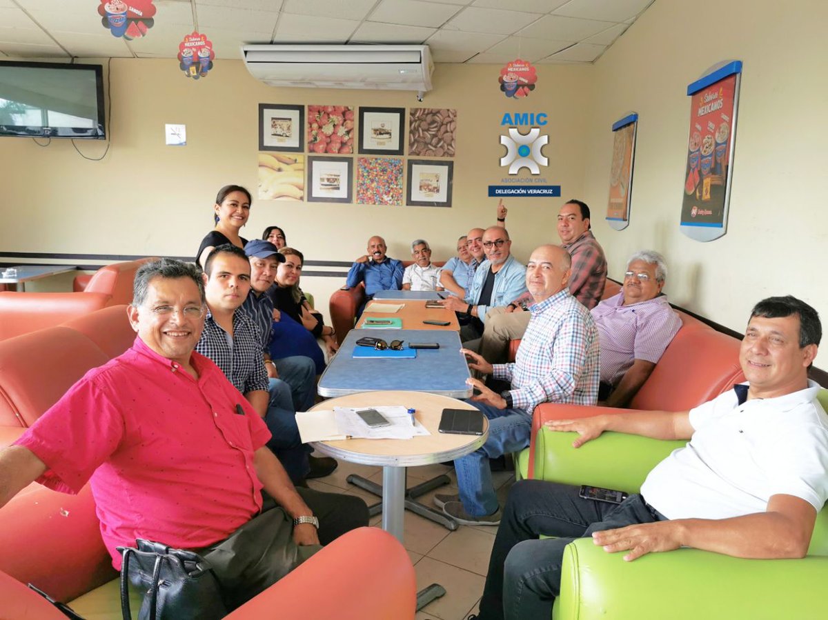 No se puede llamar trabajo a lo que haces con alegría y pasión.

La gran familia #AMICVeracruz demostrando cual es su mayor fortaleza... la AMISTAD.

¡ #SomosAMIC !
¡ #SomosÚnicos ! 🇲🇽