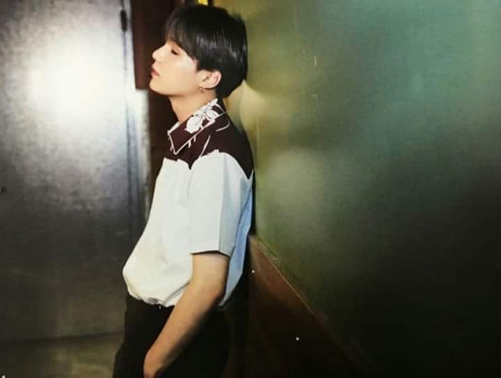 jimjtaegi's tweet photo. A tus órdenes morrito surcoreano de 26 años proveniente de Daegu, que le gusta dormir 24/7 y no le gusta quemarse porque blanco, que tiene complejo de bad boy pero es un terrón de azúcar, que es rapero, compositor, productor, bailarín, y hasta actor, llamado Min Yoongi
@BTS_twt https://t.co/aJdtp5sXyV