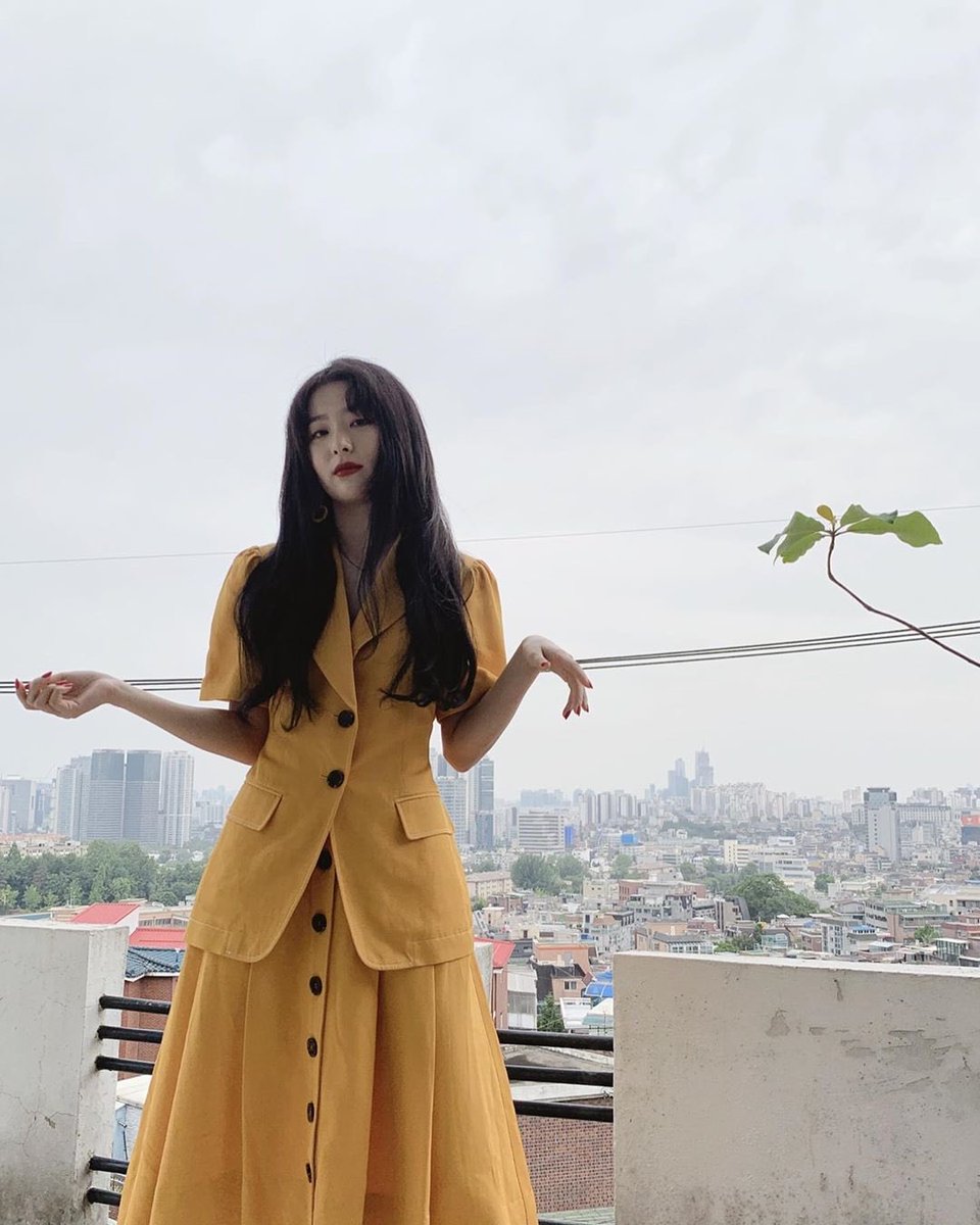 seulginsta's tweet photo. ♡ IG POST | hi_sseulgi : 노랭이 https://t.co/JUjtmcWRaW