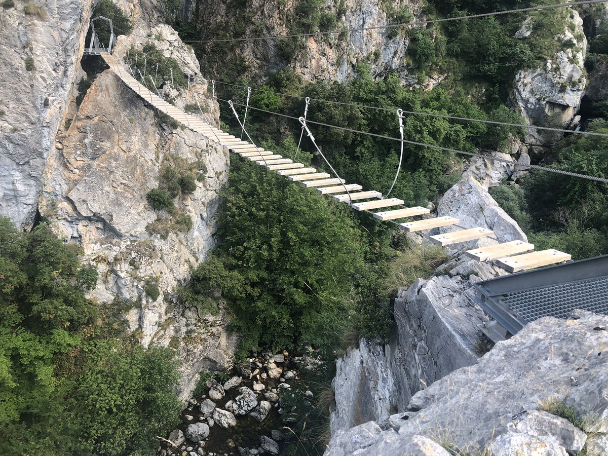 vagramuntflix's tweet image. #OJOALDATO etapa II del viaje: la conectividad es crucuial, simplemente todos los datos tienen q llegar a todos los usuarios
a nuestra manera en
@seidor mas de 170 conectores de todos los tipos con @SAPAnalytics 
sapanalytics.cloud y  sapdatawarehouse.cloud #AnalyticsNext