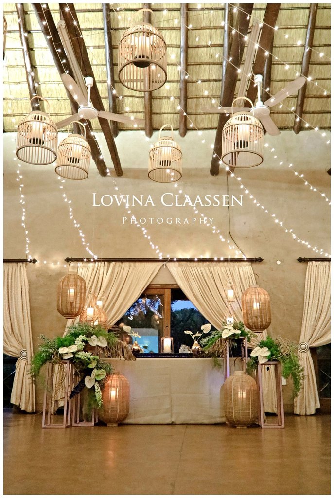 IntundlaLodge's tweet image. Main table settings. 🖤

_______________________________
#wedding #maintable #bridaltable #natural #gamelodge #weddingvenue #reception #pretoria #dinokeng