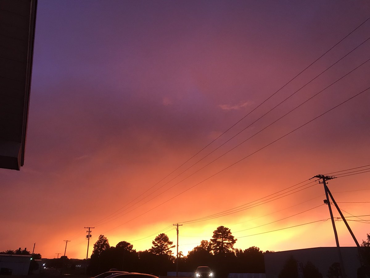 mboley013's tweet image. Sunset in Russellville AR last night!! Amazing colors! #sunset #amazing