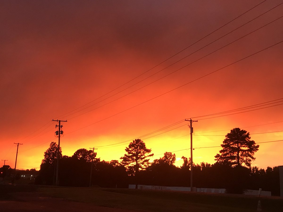 mboley013's tweet image. Sunset in Russellville AR last night!! Amazing colors! #sunset #amazing