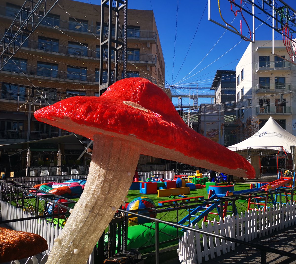 MelroseArch's tweet photo. Until 7 July, the Piazza will be turned into the Fun Zone at Melrose Arch from 12:00 to 18:00, daily.
#MelroseArch #Live #Work #Play #MAKids #FunZone #SchoolHolidays #ClamberClub https://t.co/yjdc5Mx4tP