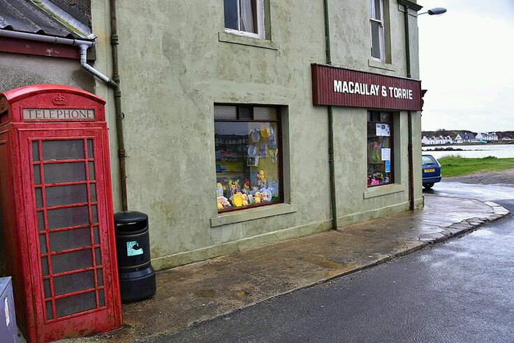 74frankfurt's tweet photo. Phone Box of The Day: Port Ellen, Isle of Islay. (2017) Pic: Islay Pictures Photoblog. https://t.co/Osky6QKxoh