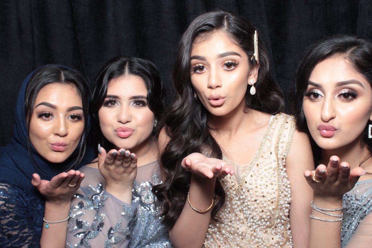 The #photobooth #photobooths gallery from the <a href="/Challney_Girls/">Challney Girls</a> #prom <a href="/GrandParkHall/">Grand Park Hall</a> is now on flashboxuk.com   #enjoy!
