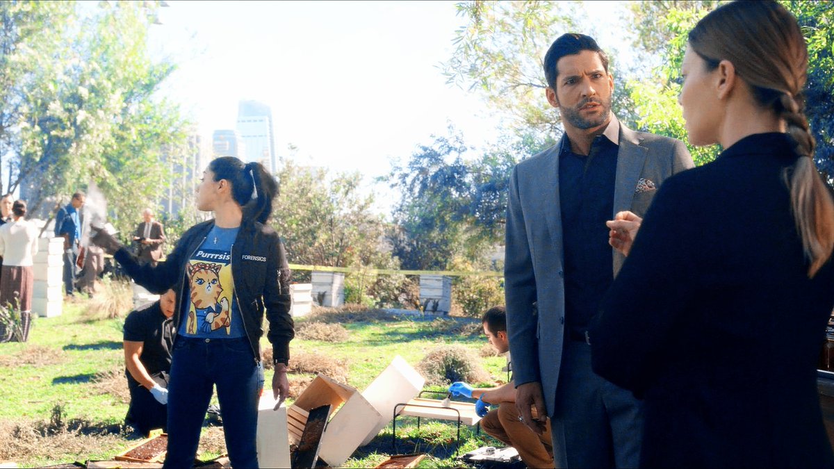 Lucifer kept on starring at her, when she came back. he can't believe she's backk #Lucifer (4x01)