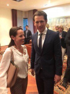 Kann uns jemand erklären, warum sich <a href="/sebastiankurz/">Sebastian Kurz</a> mit führenden Rechtsradikalen der AfD in Berlin im Juni 2018 trifft? Im Bild des Familientreffens: Böhringer, Keuter &amp; Wester (alle AfD). Ist das bekannt? Was bespricht man als Bundeskanzler da so mit denen?