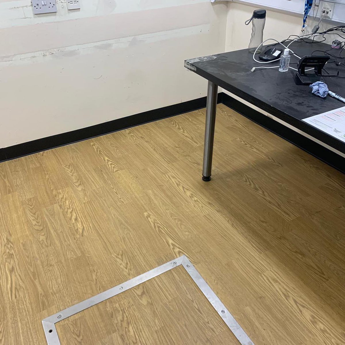 FirstForFloors's tweet photo. @AltroFlooring #woodsafety supplied and fitted for #bodminhospital https://t.co/afTcHPRqPQ