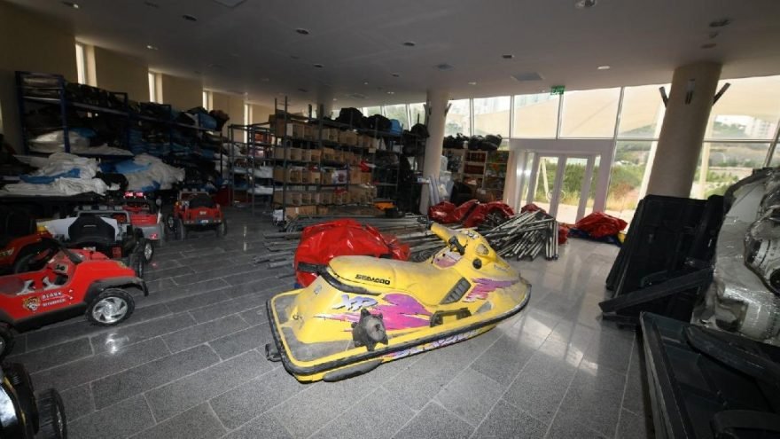 gercekgundem's tweet photo. Yok artık! Şaka değil gerçek... Ankara Büyükşehir deposundan jet ski çıktı!

https://t.co/DGUQwCQafp

#cumartesi #Ankara https://t.co/F5mEFs7JeB