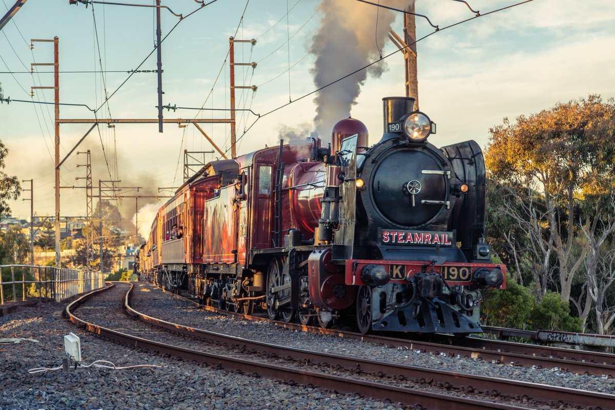 regularsteven's tweet photo. You don't see this every day in #Melbourne 

#steamrail #visitMelbourne https://t.co/Ozl5P9Wai7